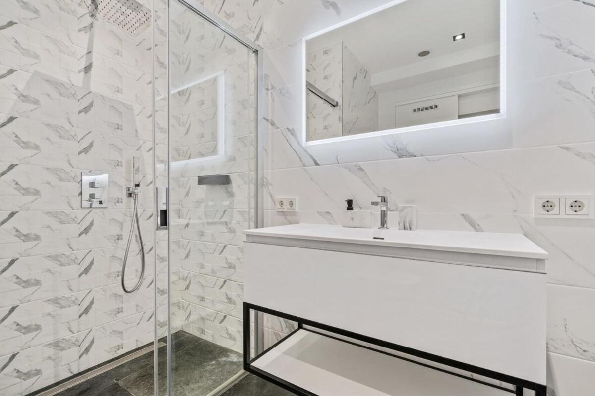 Appartement De Luxe 1 Chambre A Coucher, Centre Commercial, Piscine Et Fitness Luxemburg Exteriör bild
